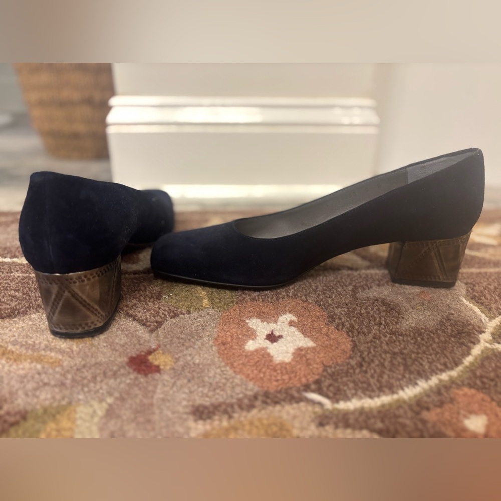 BRUNO MAGLI size 8 Navy Blue 1 inch Heels